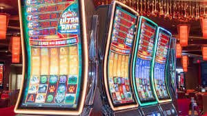 phpwin casino welcome screen showing live dealer and slot game categories